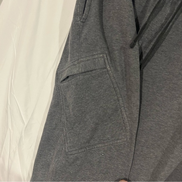 Nike men’s sweatpants size large dark grey cargo pocket with drawstring - Picture 3 of 7